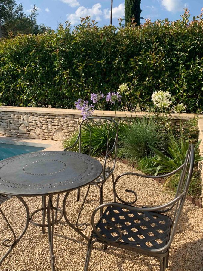 Villa Le Cabanon De Livia Avec Piscine Privee Cucuron Exterior foto