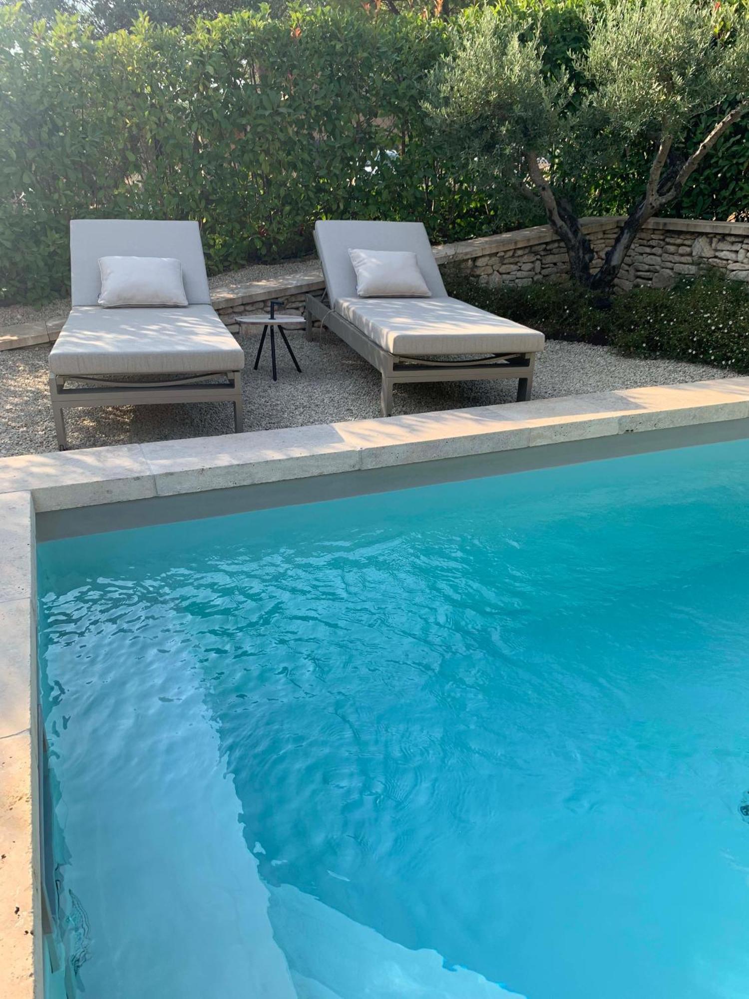 Villa Le Cabanon De Livia Avec Piscine Privee Cucuron Exterior foto